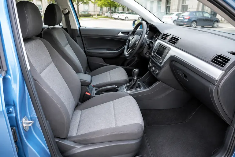 Fahrzeuginnenraum reinigen von MOGABO Clean Service